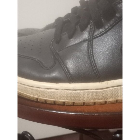 Mens Sz 9.5 Nike Air Jordan 1 Mid Retro \